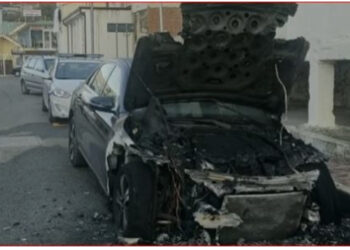 VIDEO-Paralajmërim? Digjet “Benz”-i në Lezhë