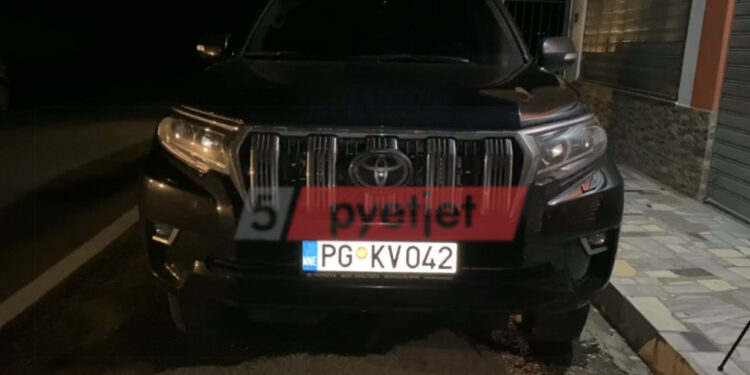 E kujt është ‘Toyota’ me targa malazeze? Laboratori i kokainës në banesën e ish-Kryekomunarit të Frakullit, dalin pamjet e mega-operacionit!