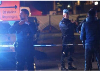 Dyshime për sulm terrorist, qëllohen me thikë dy policë në Bruksel, njëri vdes
