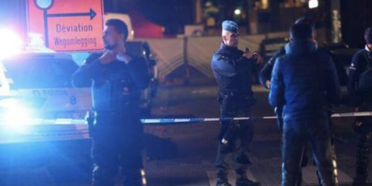 Dyshime për sulm terrorist, qëllohen me thikë dy policë në Bruksel, njëri vdes