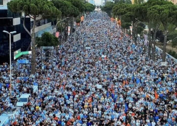 Protesta e Berishës, ambasada thirrje qytetarëve: Shmangeni si ngjarje