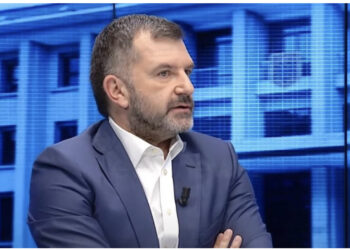 “Parkun e fundit e ndërtoi Enver Hoxha”, Bushati: Cilësia e ajrit në Tiranë është katastrofë, nuk matet prej vitit 2016