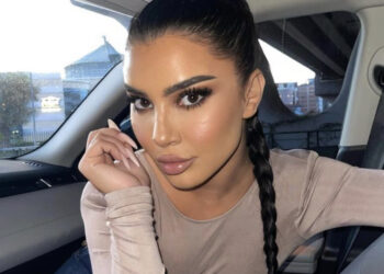 FOTO/ Megi Pojani skena të nxehta me gjarpër në dorë, zbulon pjesët intime gjatë kërcimit sensual