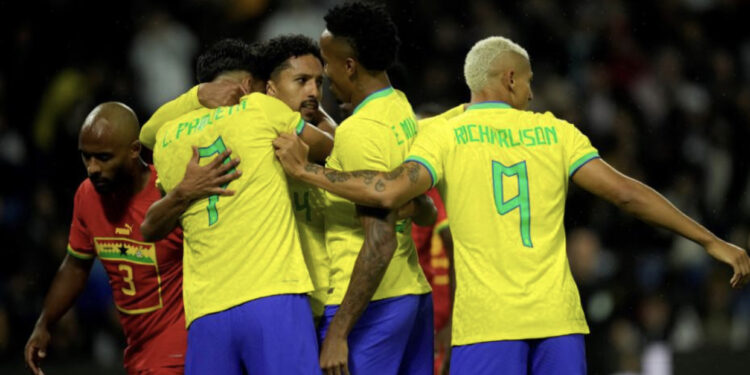 Trajneri i Brazilit u kërkon lojtarëve të mashtrojnë se janë lënduar, por pse?