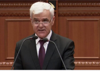 VIDEO/ Xhafaj “dush të ftohtë” drejtësisë, “shigjeton” edhe PS-në: Mos bëni qoka