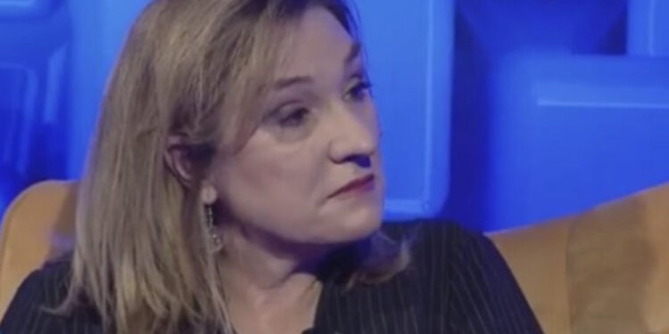 “Jeta ime ka qenë vetëm ato 18 vite”, Flutura Açka “shpërthen” në lot, rrëfen ditët e fundit me të birin