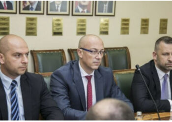 Lista Serbe dorëzon mandatet në Kuvendin e Kosovës