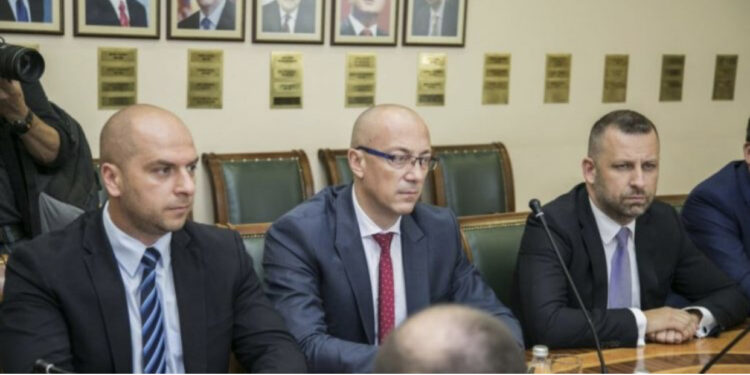 Lista Serbe dorëzon mandatet në Kuvendin e Kosovës