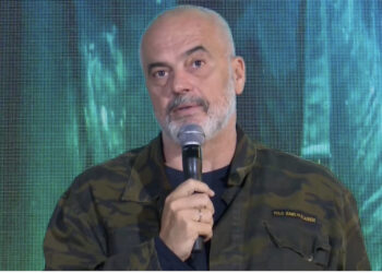 Rama me të rinjtë në Korçë: Shokët e mi artistë nuk dalin fare, punojnë nga shtëpia dhe shesin “online”