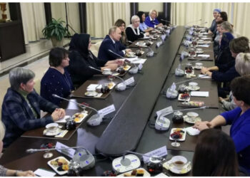 Putin pret nënat e ushtarëve të vrarë në luftë: Ndaj dhimbjen me ju!