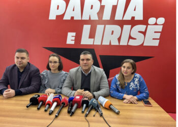 Tedi Blushi: Rilindja e ktheu Korçën shekuj mbrapa, ringjalli “Lëndinën e Lotëve”, simbolin e emigrimit në qytet