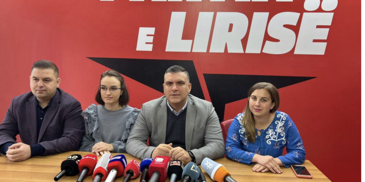 Tedi Blushi: Rilindja e ktheu Korçën shekuj mbrapa, ringjalli “Lëndinën e Lotëve”, simbolin e emigrimit në qytet