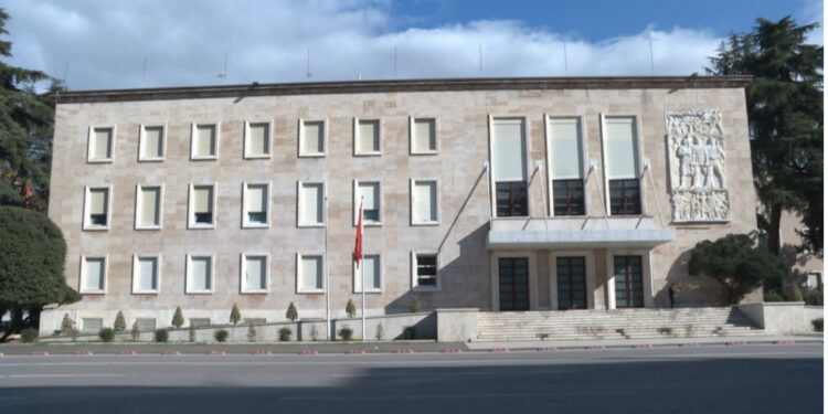 Protesta kombëtare e 12 nëntorit/ Rama nuk do jetë në Tiranë, Policia njoftohet për tubim dy orë. Ish-kryeministri Berisha lajmëron…