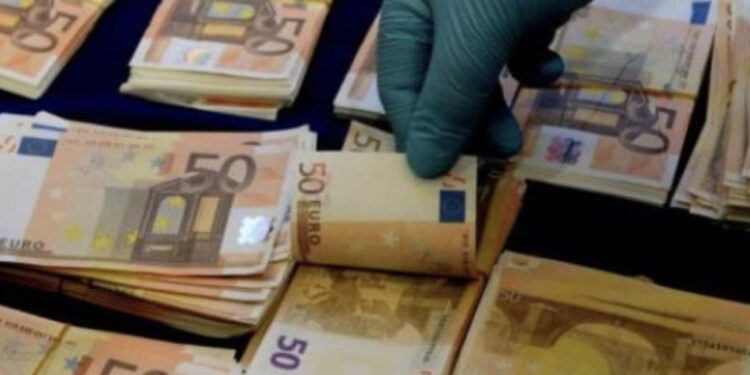 Prokuroria Elbasan kërkon 39 vite burg për 6 persona, shpërndanin para të falsifikuara