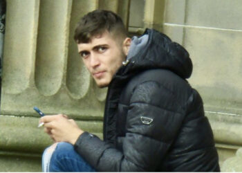 FOTO+Emri/U kap me drogë me vlerë 100 mijë paund, i riu shqiptar: Nuk e dija çfarë kisha në makinë