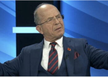 ‘Nëse fitoj, rivalin tim do e bëj Nënkryetar’/ Sazan Guri shpall kandidaturën për Kryetar Bashkie në Berat!