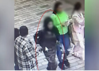 Shpërthimi në Stamboll/ E mbuluar me shami, kamerat kapin gruan teksa vendosi pakon në rrugë