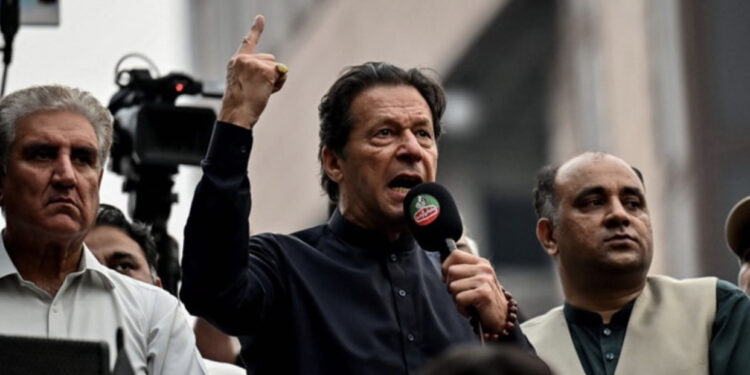 Plagoset në atentat ish-kryeministri pakistanez Irman Khan