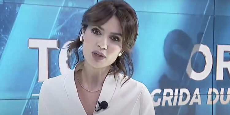 VIDEO/ Me skaletë në duar Grida Duma gati për të nisur emisionin