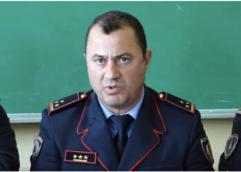 FOTO/ Ky është shefi i policisë që goditi qytetarin: Jam Pjerin Lazri, të marr jetën