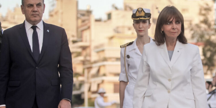 Në fshehtësi të plotë, presidentja e Greqisë shkon në Kiev, pritet të takohet me Zelenskyn