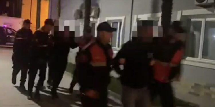 Po transportonin emigrantë të paligjshëm me dy makina, arrestohen tre persona në Vlorë