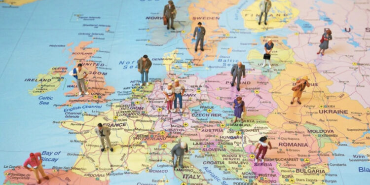 Shifrat e Eurostat: Shqipëria po plaket shumë më shpejt se Europa