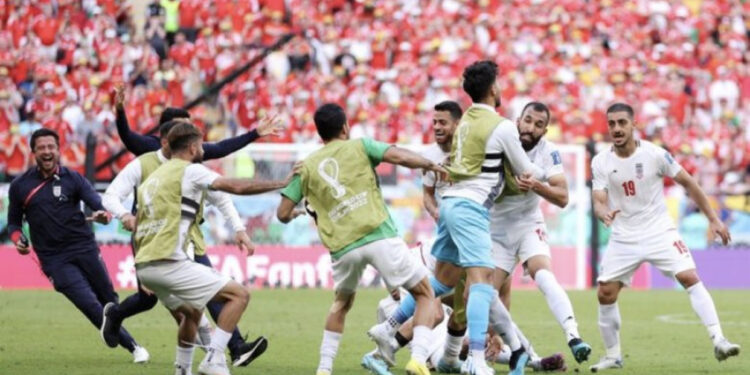 Irani fiton në frymën e fundit përballjen ndaj Uellsit, i shënon dy gola në shtesë