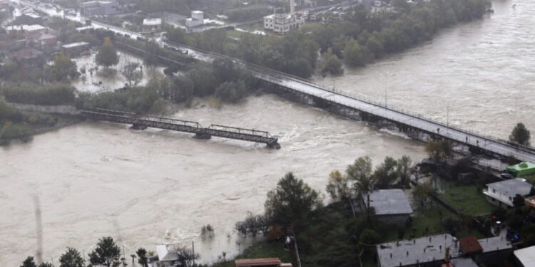 MOTI I KEQ/ Emergjencat Civile: Normalizohet situata në qarqet e prekura nga përmbytjet!