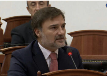 LIVE-Alibeaj mbron Berishën: Të flasë 10 minuta! Vasili: Idiotë dhe skizofrenë