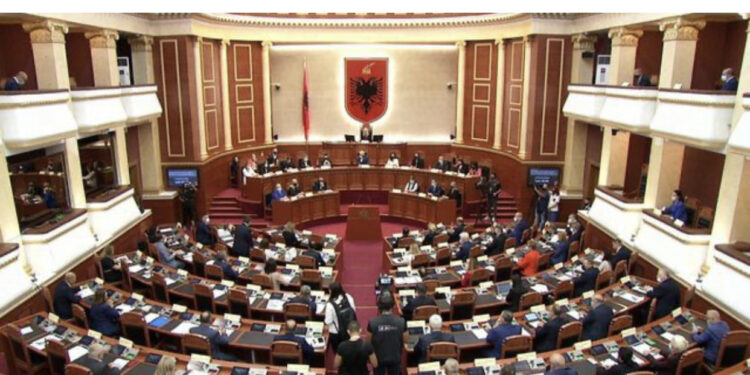 Mblidhet sërish sot Kuvendi, diskutime për buxhetin 2023