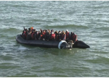 Mbytja e gomones në La Mansh, BBC: Francezët “u tallën”, i lanë emigrantët të vdisnin!