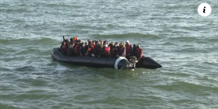 Mbytja e gomones në La Mansh, BBC: Francezët “u tallën”, i lanë emigrantët të vdisnin!