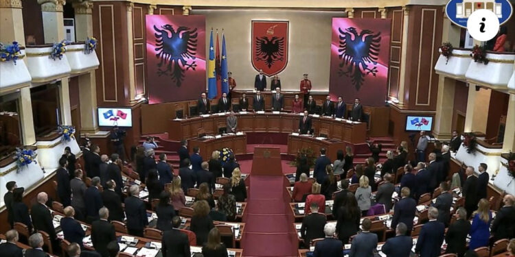 LIVE-Historike! Mblidhet Kuvendi i Shqipërisë dhe Kosovës