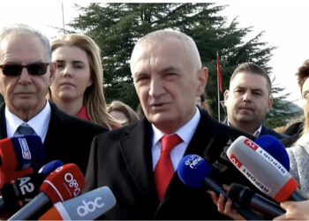 Meta i sfidon të gjithë nga varrezat e dëshmorëve: Në 6 Dhjetor do të jem në shesh te Kryeministria