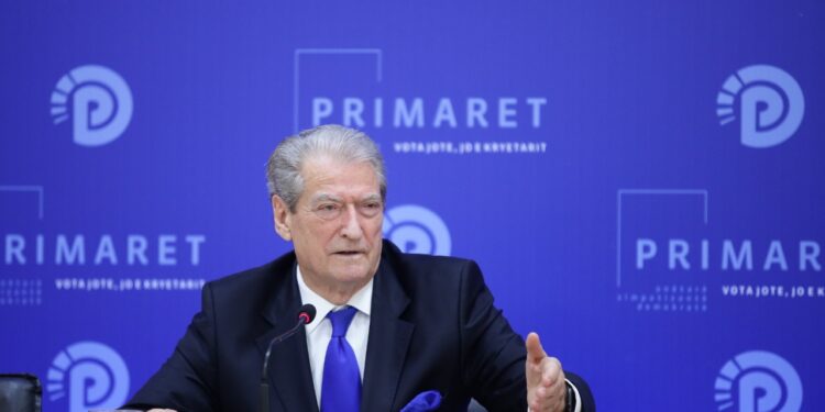 Berisha: Rama kërkon të konfiskojë flamurin e PD-së, demokratët do t’i japin përgjigjen e merituar