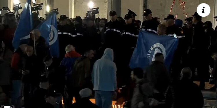 VIDEO-Kush e bëri thirrjen? Hap pas hapi, si e çau turma kordonin te Kryeministria