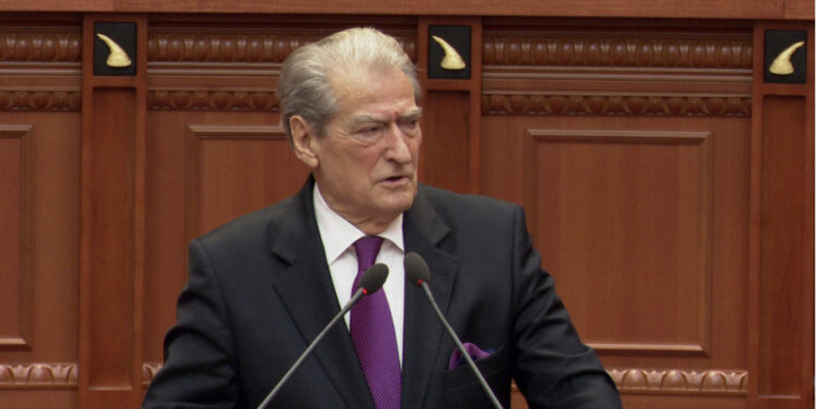 “S’ka burg që të mban ty me këtë që po bën”, Berisha paralajmëron Ramën: Te porti i Marinës do përfundosh vetë dhe s’do dalësh më kurrë prej tij