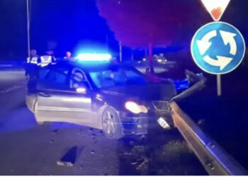 Aksident “mister” në aksin Berat-Lushnje, shoferi merr arratinë