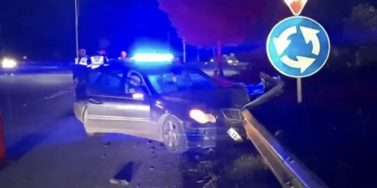 Aksident “mister” në aksin Berat-Lushnje, shoferi merr arratinë