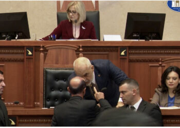 Sy më sy! Sula i shkon Ramës te karrigia, garda shkon me shpejtësi