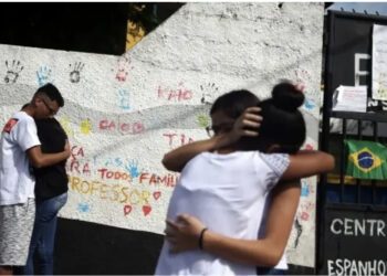 Adoleshenti i armatosur me kamuflazh ushtarak hap zjarr në dy shkolla të Brazilit, 3 viktima e 8 të plagosur!