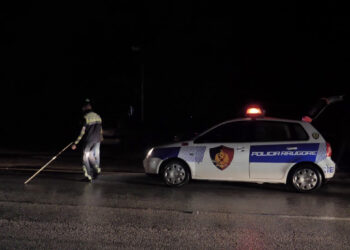 Aksident i rëndë në Gjirokastër, “Benzi” përplaset me furgonin, raportohet për disa të lënduar