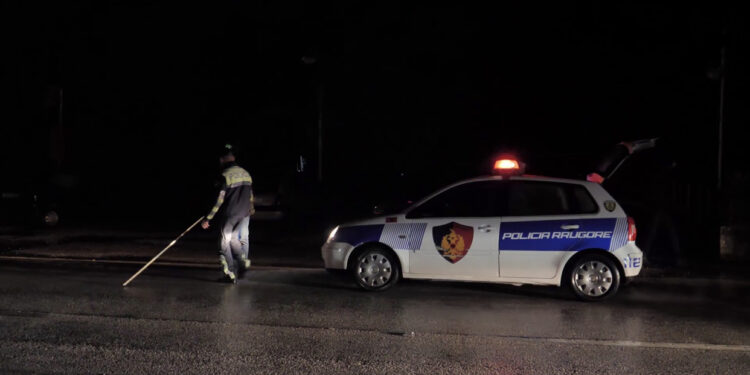 Aksident i rëndë në Gjirokastër, “Benzi” përplaset me furgonin, raportohet për disa të lënduar