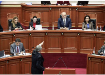 Qëndresa e fortë e PD-së për portin, ndërpritet për herë të dytë Kuvendi