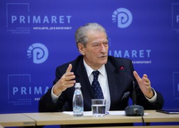 VIDEO/ Protestë në 6 Dhjetor? Berisha denoncon Ballukun: Tenderi që i dha firmës “Gjoka”