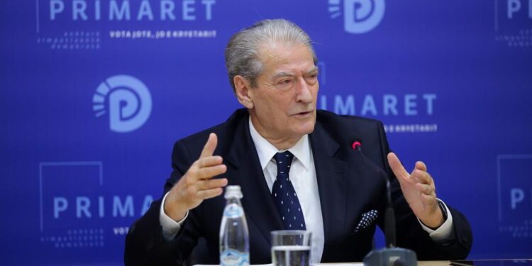 VIDEO/ Protestë në 6 Dhjetor? Berisha denoncon Ballukun: Tenderi që i dha firmës “Gjoka”