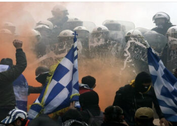 Grekët “djegin’ Athinën për çmimet/ Manifestim i madh dhe në Selanik, përplasje e dhunshme me policinë
