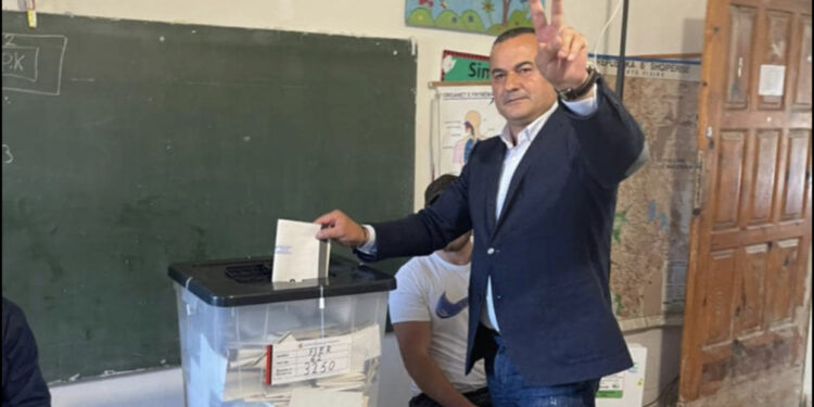 Një ditë pas zyrtarizmit, kandidati i Alibeajt renditet arsyet që e ‘detyruan’ të kandidonte për zgjedhjet e 14 majit!