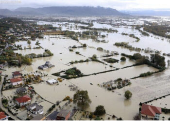 Moti i keq, vazhdojnë problemet në Shkodër: 1130 ha tokë nën ujë, 7 familje të evakuara